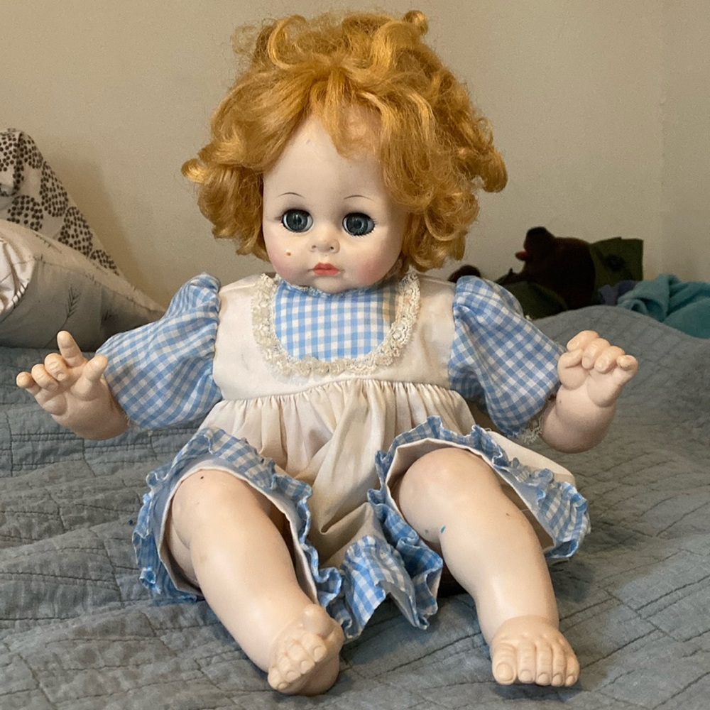 Vintage MADAME ALEXANDER doll 1977 blonde. Pussycat